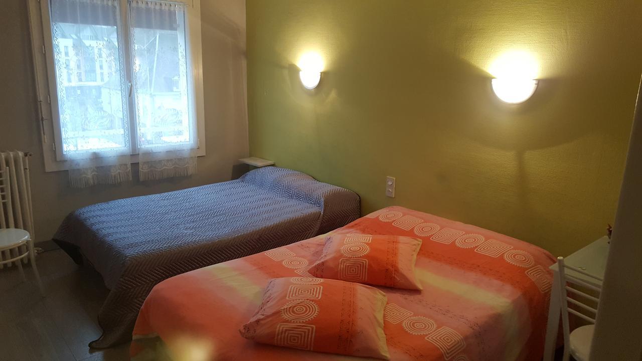 Hotel Des Voyageurs Mayenne Bagian luar foto
